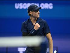 开云体育官网-年终总决赛逆转美网，辛纳刷新纪录