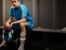 开云下载-跨界荣耀，瑞典队足球完胜英格兰，许昕乒乓球统治全场—体育史上的双重奇迹