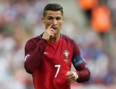 开云下载-当东方铁壁遇上纽约风暴，深圳队横扫尼克斯背后的篮球哲学颠覆