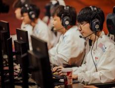 开云下载-包含HKA翻盘TSM，Elk拿下关键大龙焦点之战小组赛，让粉丝疯狂欢呼的词条