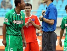 开云体育APP下载-裁判争议不断，球场上却显平静