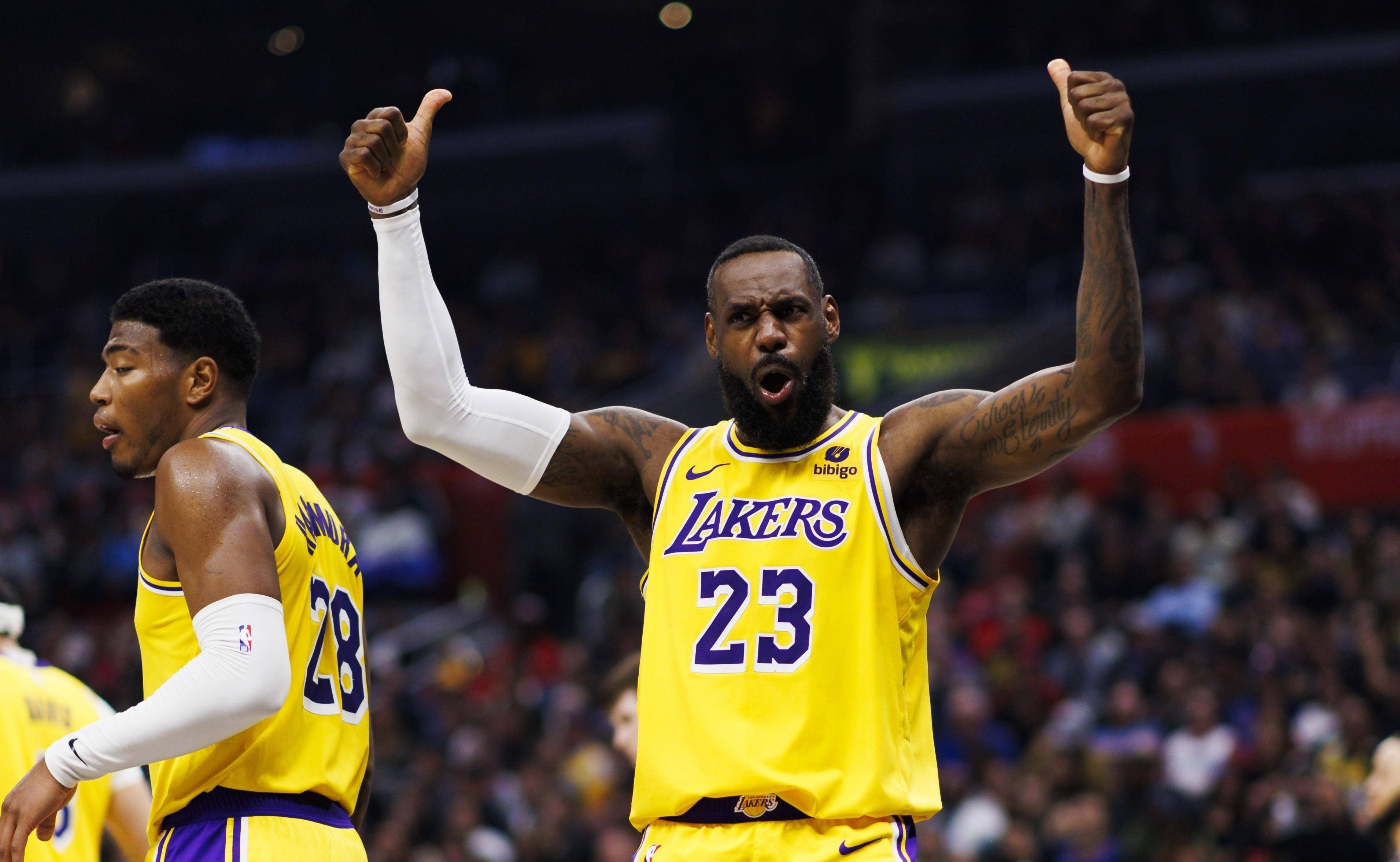 开云体育官网-一支NBA球队在比赛中迎来一位年轻球员的亮相
