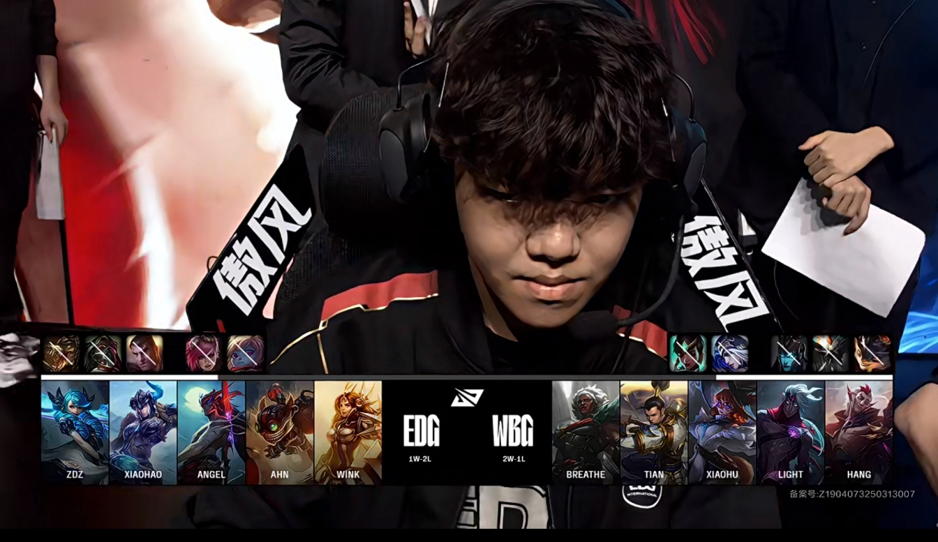 开云体育在线-CLG翻盘EDG，Viper打出惊人五杀宿命之战小组赛，让粉丝疯狂欢呼