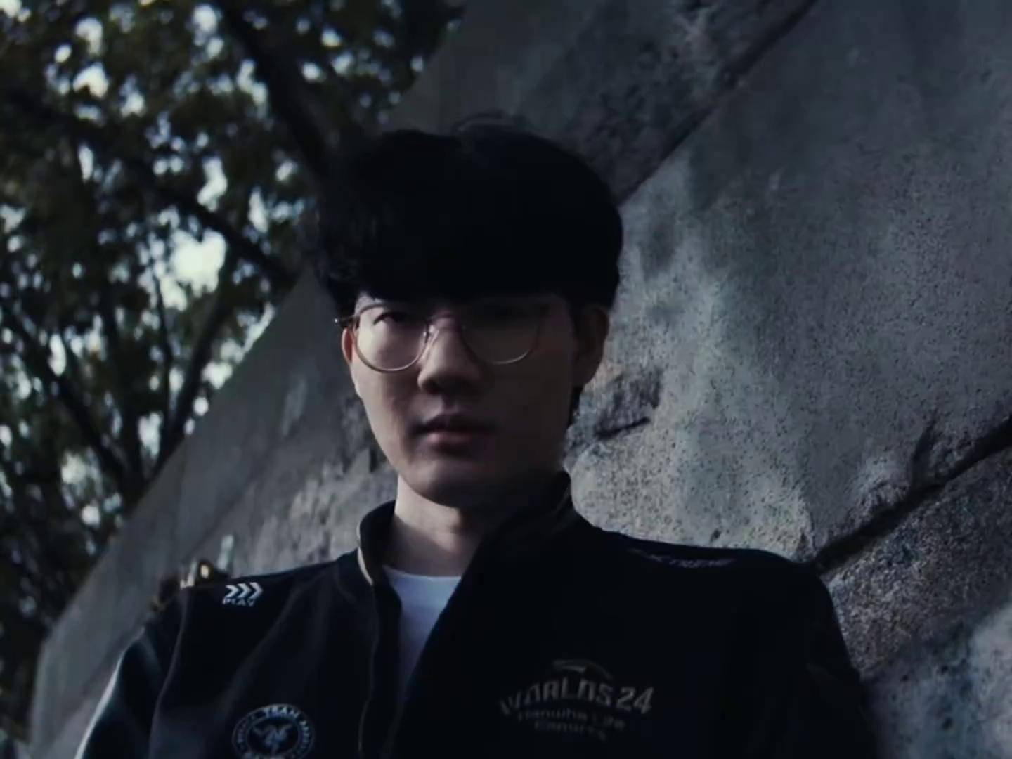 开云体育在线-CLG翻盘EDG，Viper打出惊人五杀宿命之战小组赛，让粉丝疯狂欢呼