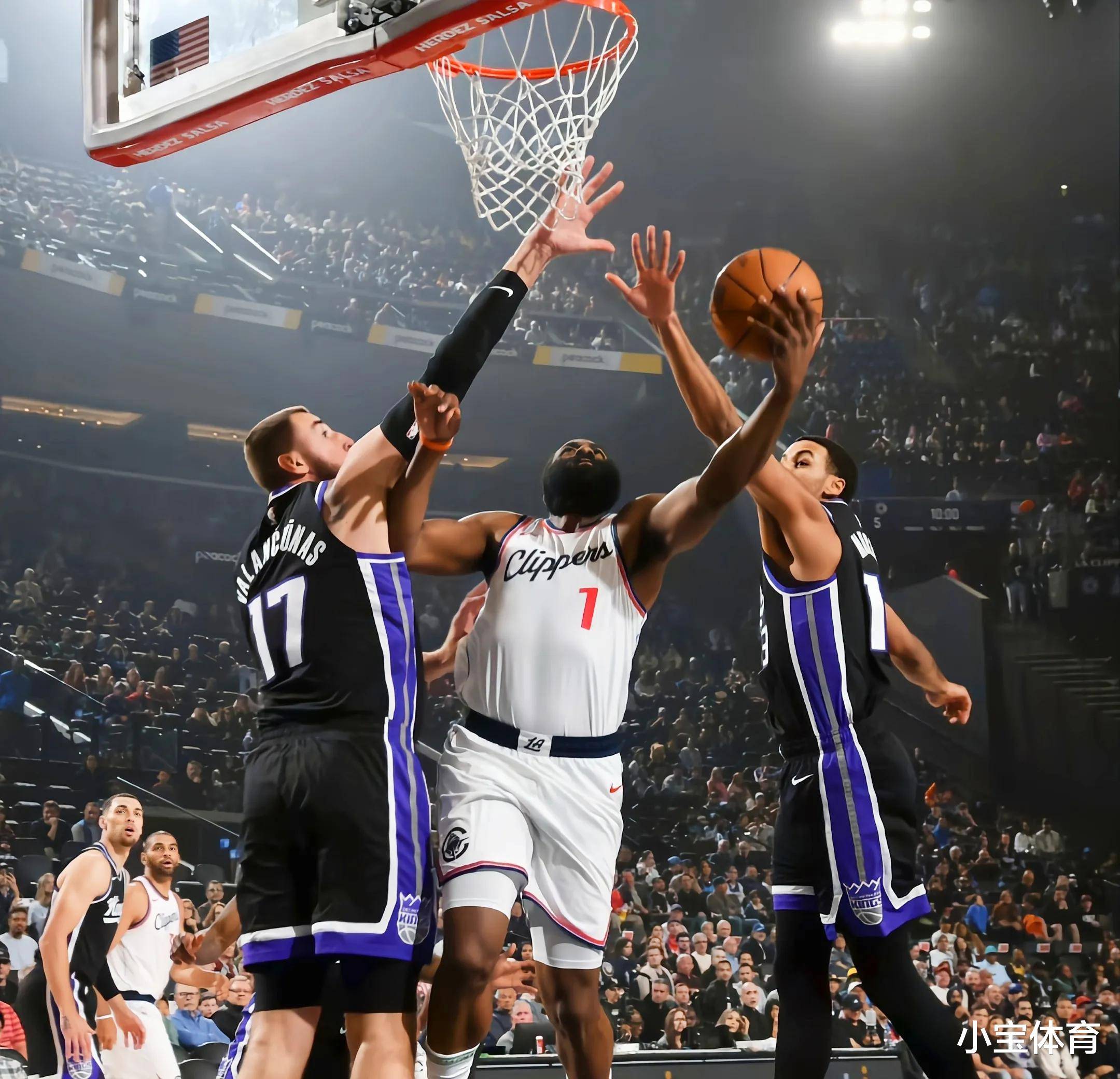 开云APP-快船队大胜火箭队，莱昂纳德砍下30+10