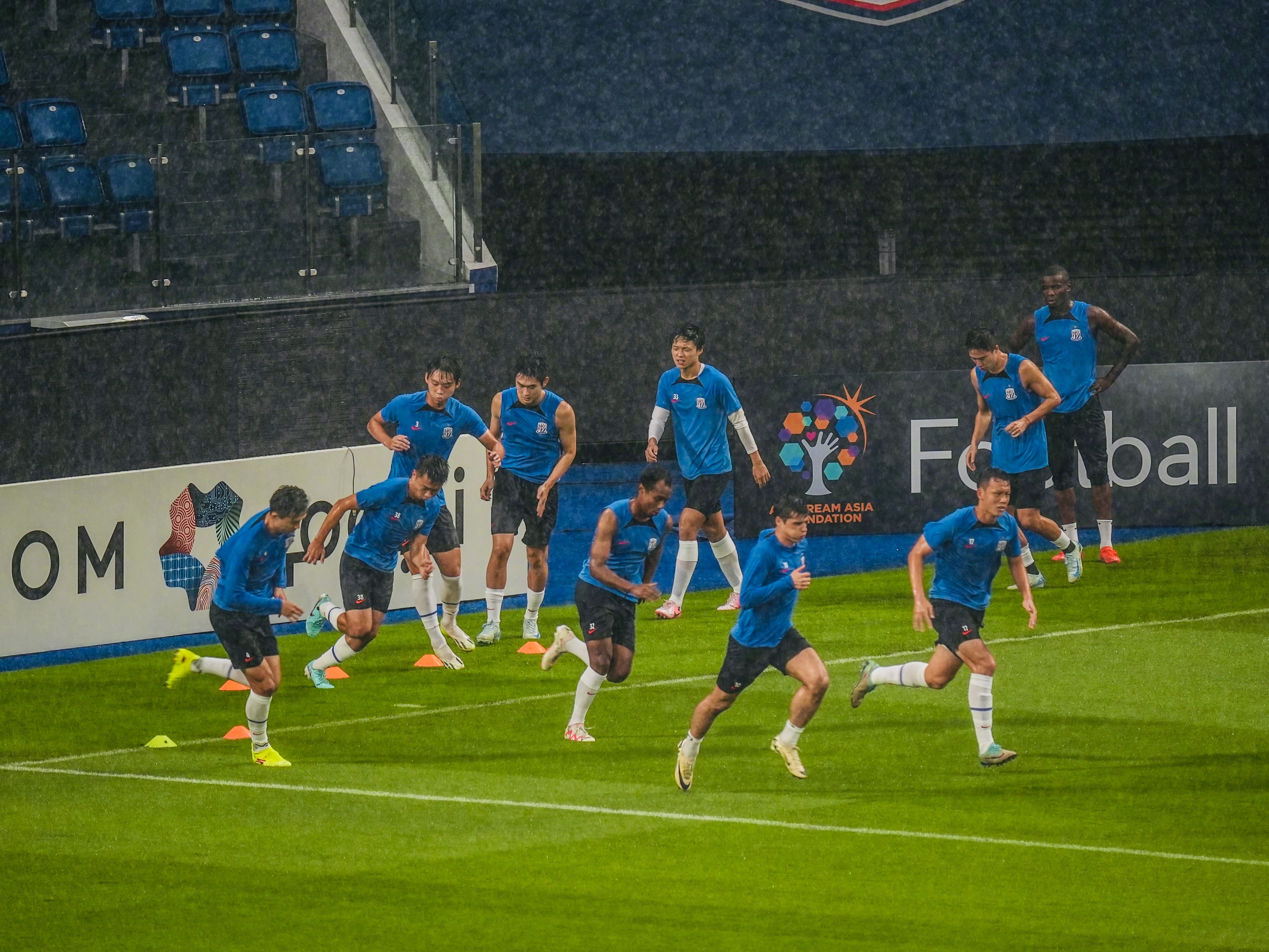 开云体育中国-热那亚客场遭遇大败，保级艰难