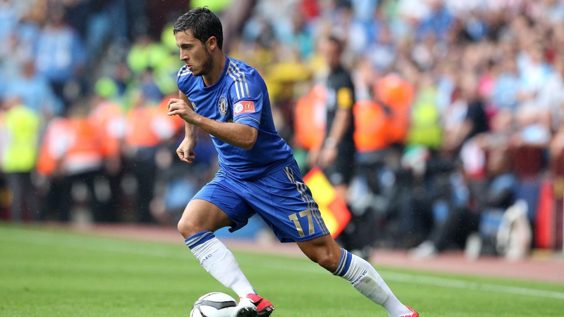 开云体育下载-古典巨兽与现代巫师，当英超争冠烽火遇上了塞维利亚的欧联魔法